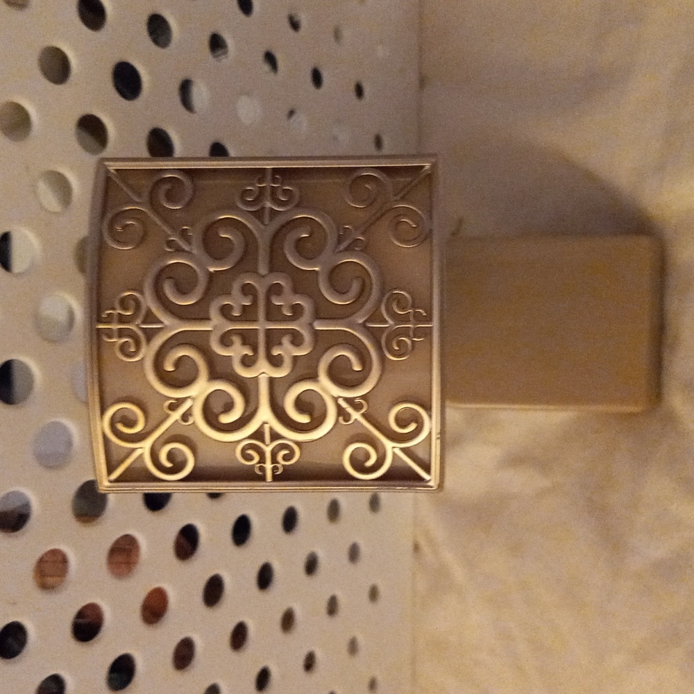 Bath and body wallflower plug-in  scroll pattern